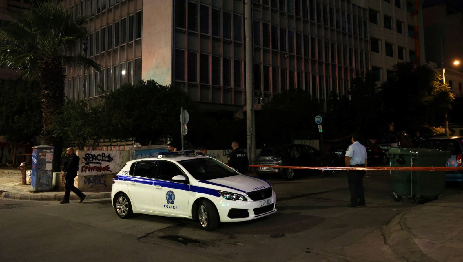 atinada bakanlik binasina piknik tuplu saldiri TZxSSZEy.jpg