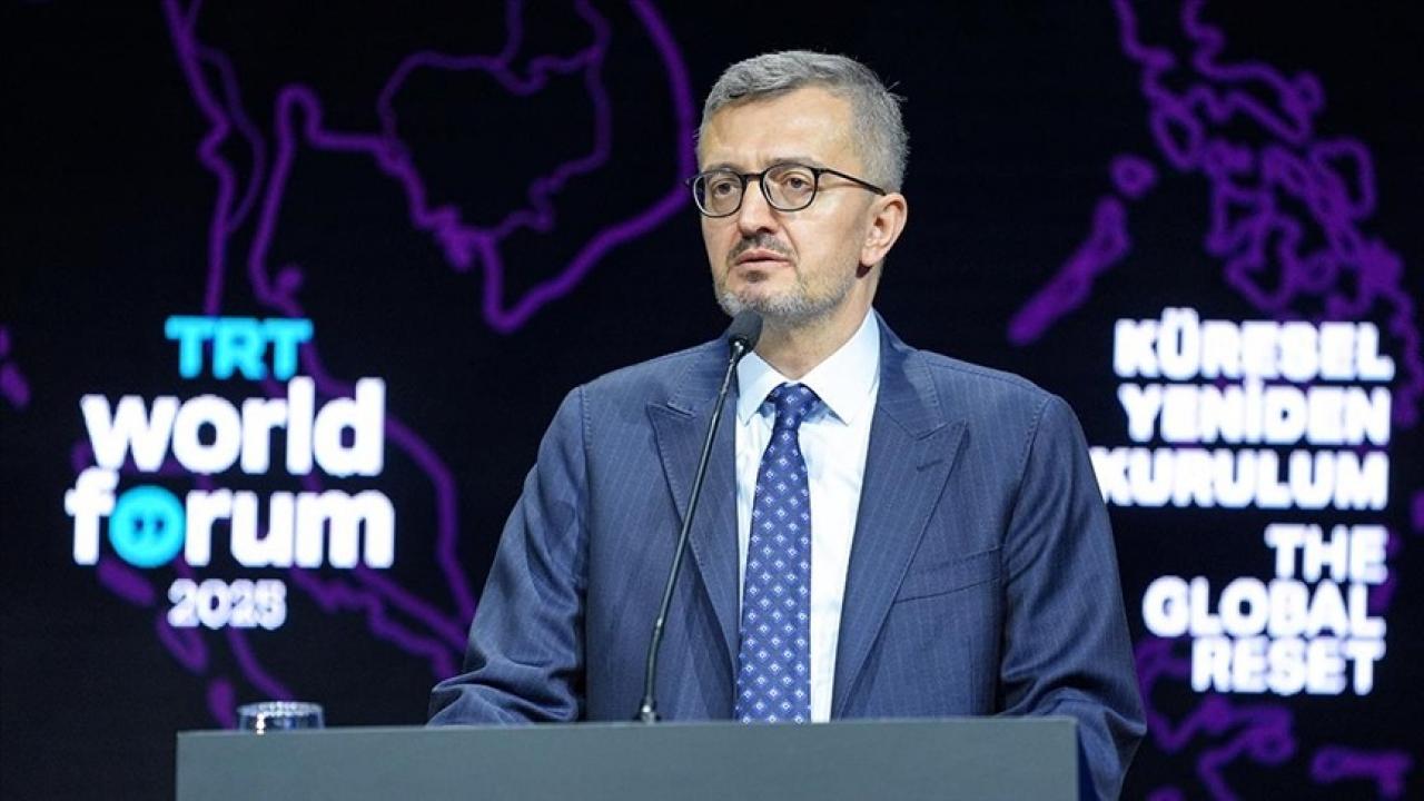 burhanettin duran ekrandaki mesaj sahadaki bir silah kadar guclu ve tehlikeli olabilir rgetbYF9.jpg