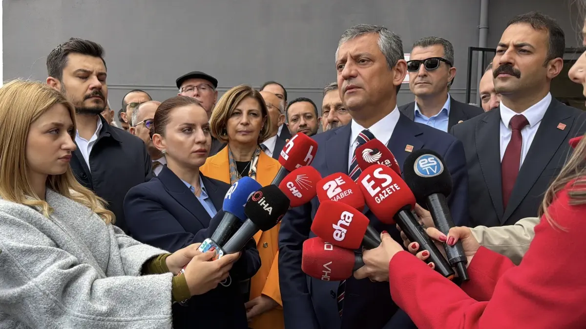 chp lideri ozgur ozel ferdi zeyreki yasatmanin en iyi yolu bu Ovdu1mfI.jpg