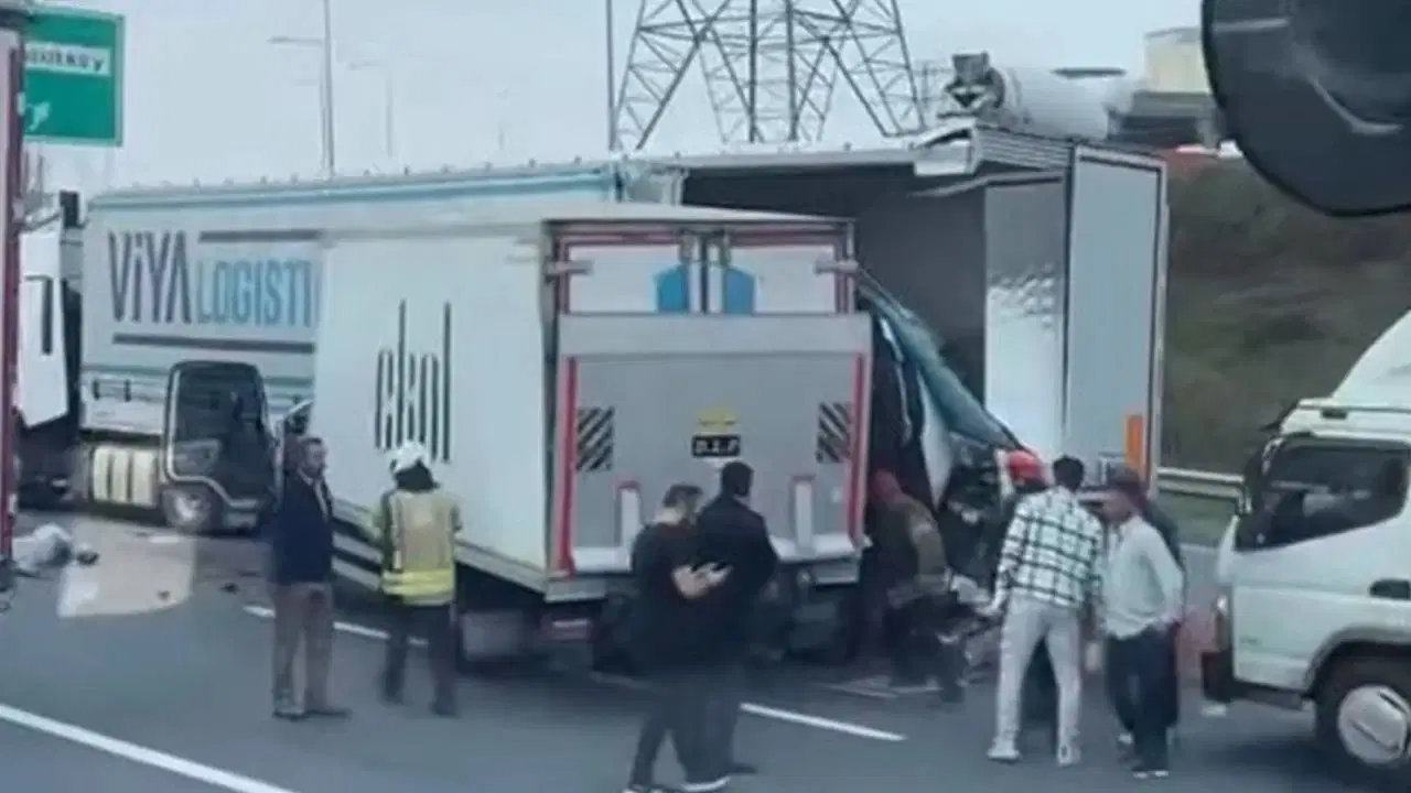 istanbulda korkunc kaza olu ve yaralilar var HuslGgXY.jpg