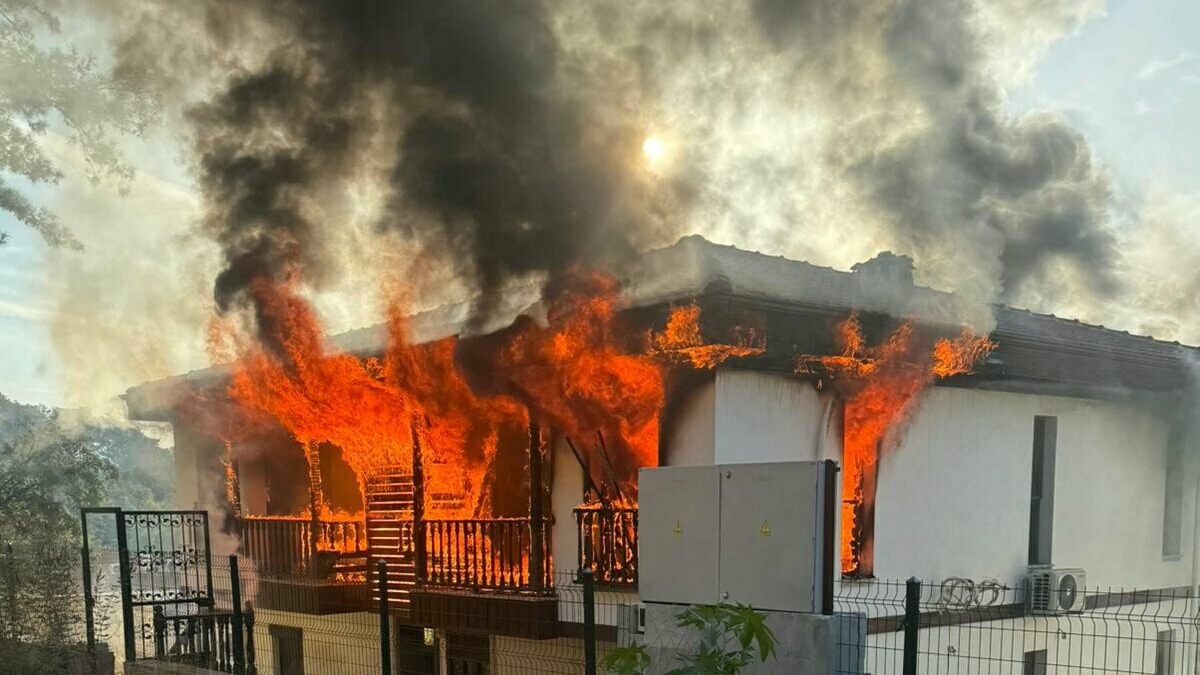 muglada evi atese verip 2 jandarmayi bicakla yaraladi vurularak etkisiz hale getirildi BFTrT1TQ.jpg