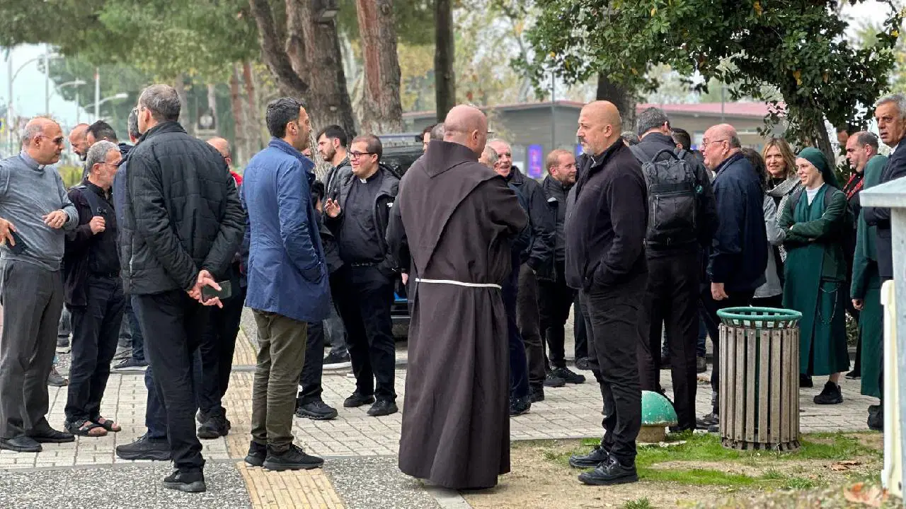 vatikan heyeti papanin ziyareti oncesi iznikte bxMs1mCb.jpg