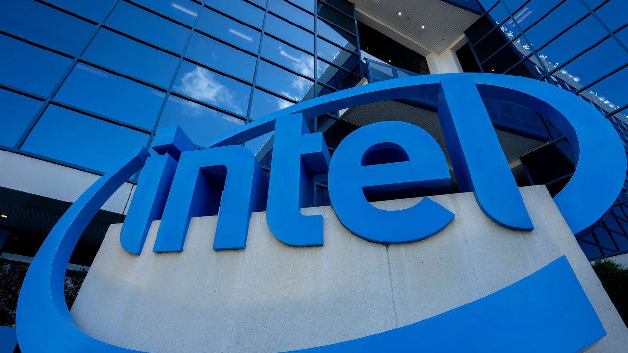 Intel Hisselerinde Tarihi Zıplama: Teknoloji Devi Yeniden Doğuşta mı?
