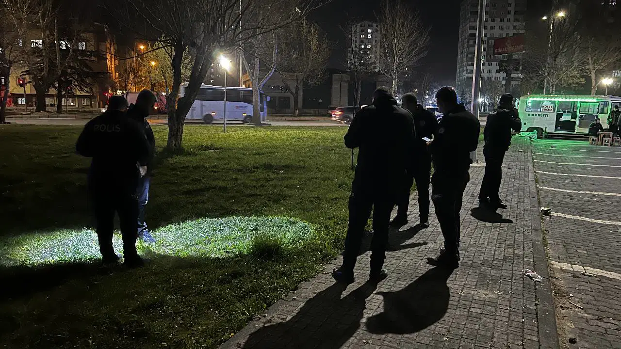 Kayseri’de Laf Atma Tartışması Kavgaya Dönüştü: Yaralılar Hastaneye Kaldırıldı